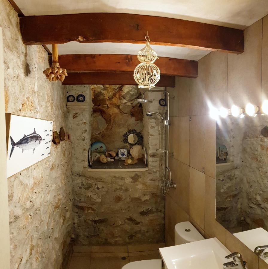 סימי Traditional Seafront Apartment מראה חיצוני תמונה